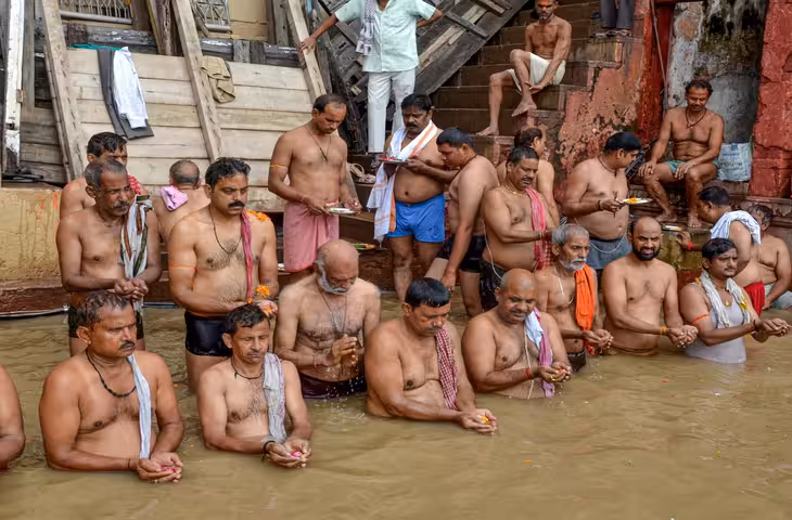 पितृपक्ष 2026 कब से लग रहा हैं?, कौए को क्यों खिलाया जाता है खाना