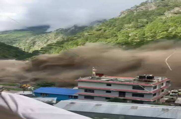 प्रकृति के आगे बेबस इंसान, नेपाल से सामने आया दिल दहला देने वाला VIDEO