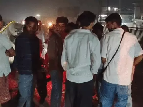 मुजफ्फरपुर में ऑटो और बाइक की जोरदार टक्कर, एक ही बाइक पर सवार तीन दोस्त गंभीर रूप से घायल