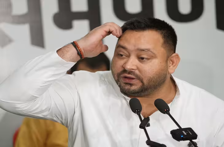 बिहार के स्कूलों में दीया जलाने पर तेजस्वी यादव का हमला, बोले- पढ़ाई छोड़कर शिक्षकों को दी गई ड्यूटी