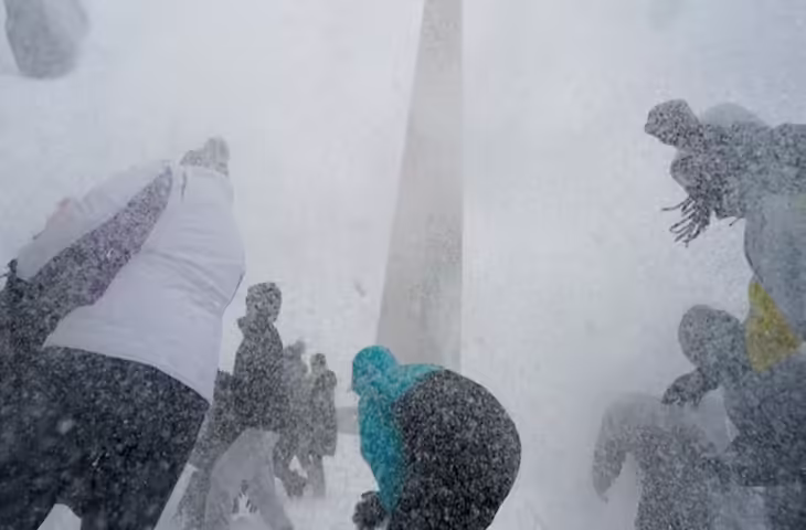 Snow Storm से अमेरिका हिला! जानलेवा ठंड और बर्फबारी के बीच 25 की मौत,&nbsp;लाखों घरों में बिजली गुल