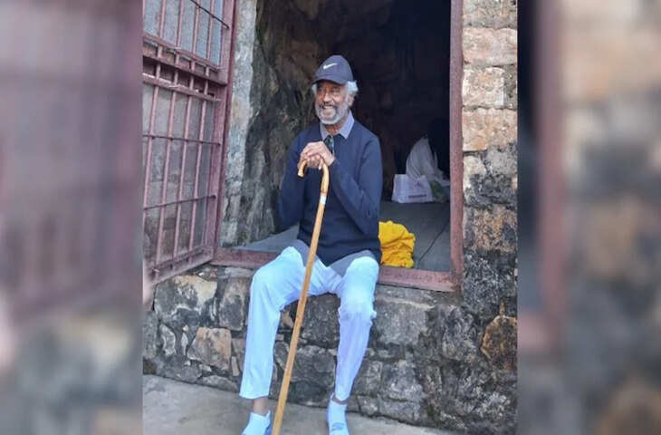 महावतार बाबाजी गुफा में ध्यान लगाते दिखे रजनीकांत, सोशल मीडिया पर तस्वीरें वायरल