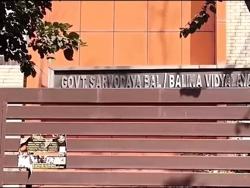 BREAKING : दिल्ली के स्कूल में 12वीं की छात्रा का जला हुआ शव मिलने से सनसनी, मौके पर मिला स्कूल बैग; पुलिस जांच में जुटी