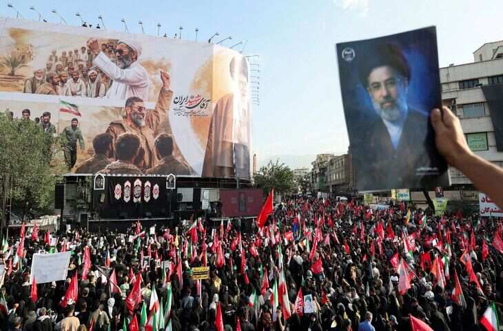 Iran News: खामेनेई की अंतिम यात्रा में जुटे देश के कई बड़े नेता, 10 किमी लंबे जुलूस के दौरान लगे 'ट्रंप को मारो' के नारे