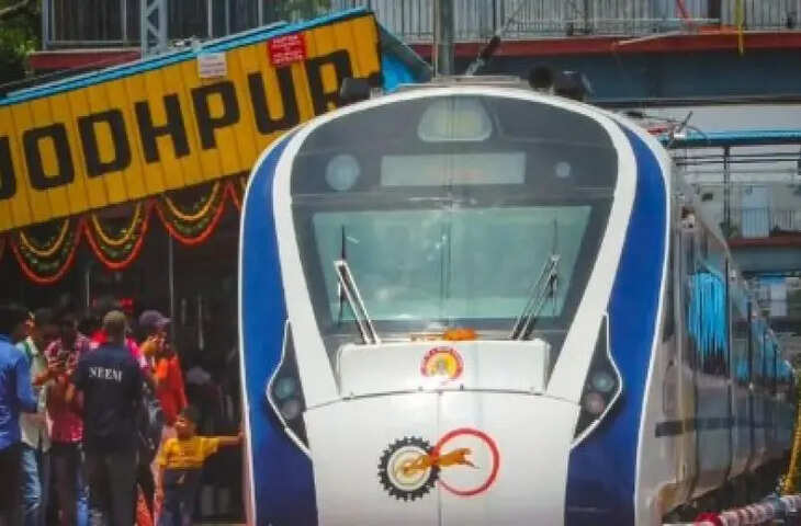 वंदे भारत एक्सप्रेस में बिना टिकट यात्रा पर सख्त हुआ रेलवे, वीडियो मे देखें 2100 यात्रियों से 40 लाख से ज्यादा का जुर्माना वसूला