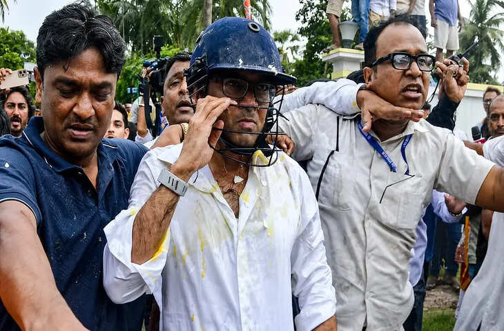 अभिषेक बनर्जी पर हमले में 5 आरोपी गिरफ्तार, वीडियो में ममता बोलीं- हेलमेट नहीं होता तो जा सकती थी जान