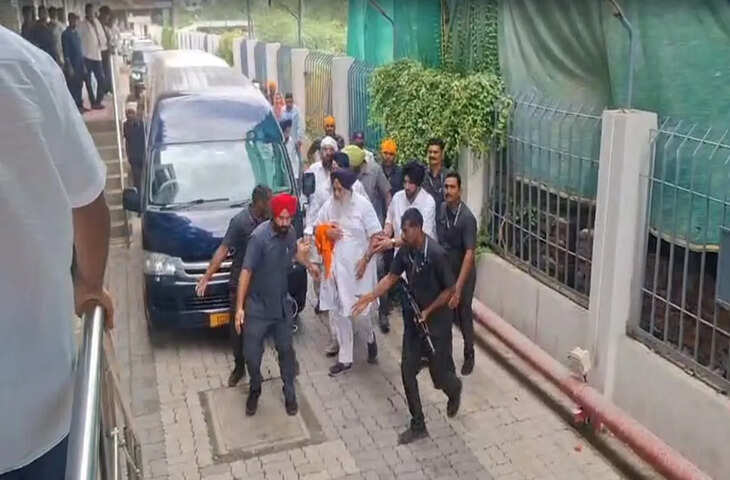 Breaking :&nbsp;सुखबीर सिंह बादल पर दिनदिहाड़े&nbsp; जानलेवा हमला! नांदेड़ गुरुद्वारे में निहंग ने कृपाण से किया वार, अस्पताल में भर्ती&nbsp;