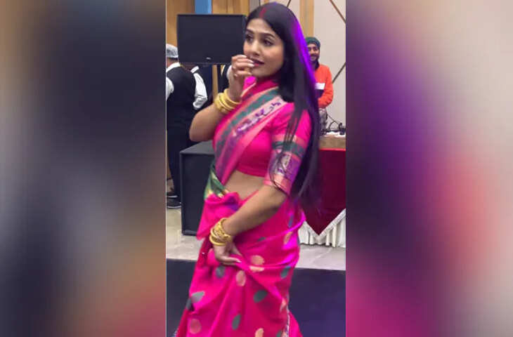 Viral Video: देसी भाभी का मॉडर्न डांस, स्टेज पर ठुमके लगते ही कुंवारों के दिल हुए बेकरार