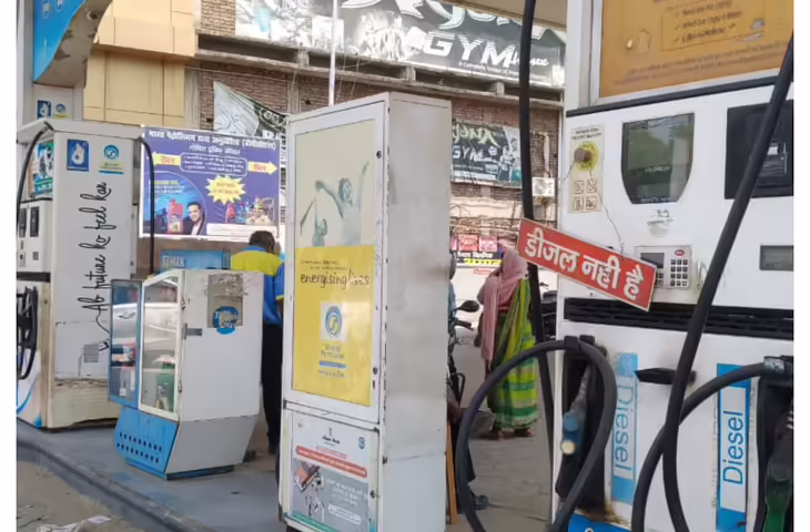 पेट्रोल लिमिट का नया नियम? Viral Video में पुलिस का ऐलान सुनकर लोग रह गए हैरान