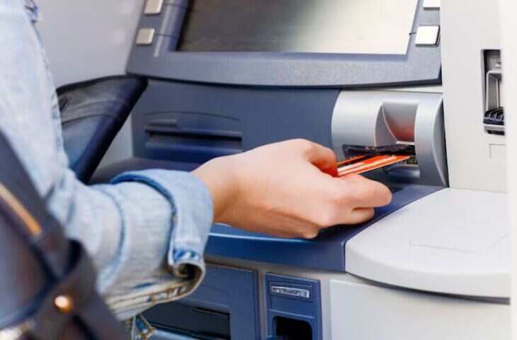 ATM Card Stuck Alert: मशीन में फंस जाए डेबिट कार्ड तो क्या करें? जानिए पूरा स्टेप-बाय-स्टेप तरीका​​​​​​​
