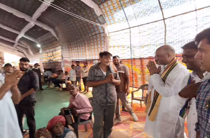 Chittorgarh में सांसद जोशी ने किया अफीम तौल केंद्र का निरीक्षण, बोले- किसानों की सुविधाओं में नहीं हो कमी