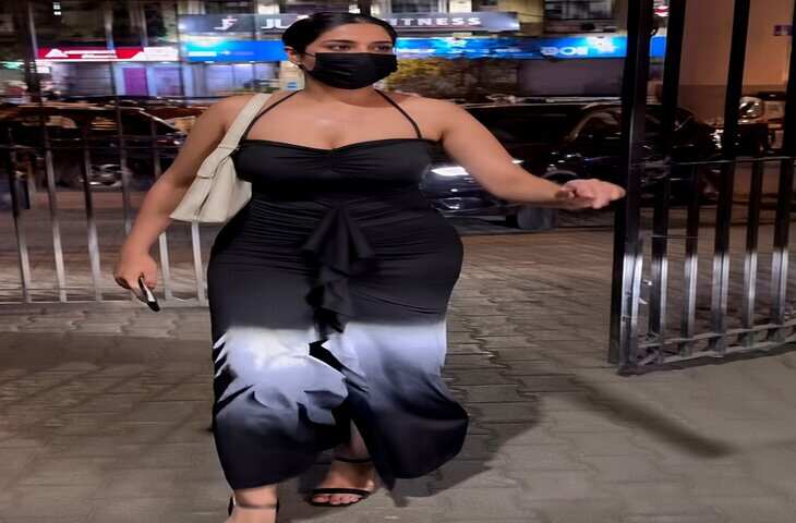Ayesha Khan Viral Video: पीछे से फोटो खींचने पर फिर मचा बवाल, सलमान खान की &lsquo;चांटा मारो&rsquo; वाली बात क्यों आई याद?