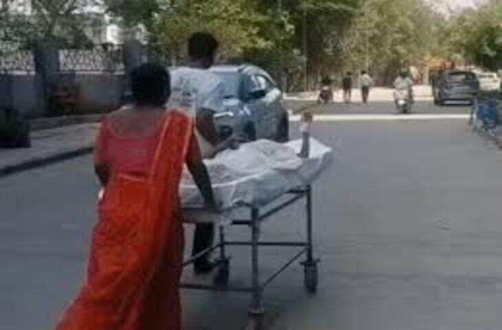 वायरल वीडियो के पीछे का दर्दनाक सच: तपती धूप में स्ट्रेचर पर बच्चे को लेकर दौड़ते रहे माता-पिता