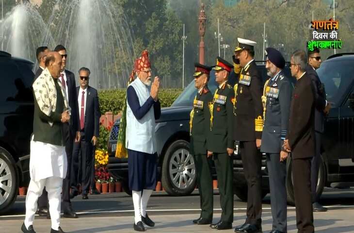 Republic Day 2026: पीएम मोदी पहुंचे वॉर मेमोरियल, शहीदों को किया नमन, कर्तव्य पथ पर दिखेगा भारत का सैन्य शौर्य