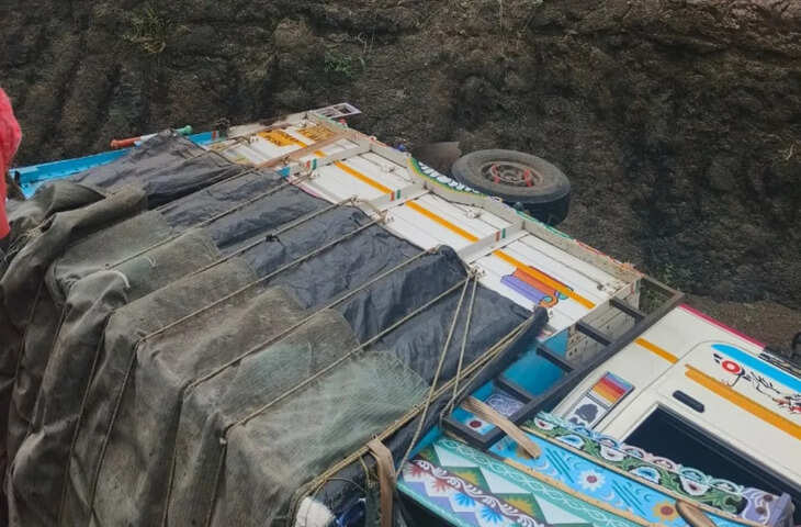 पुणे में भीषण सड़क हादसा: श्रद्धालुओं से भरी पिकअप गहरी खाई में गिरी, 7 की मौत