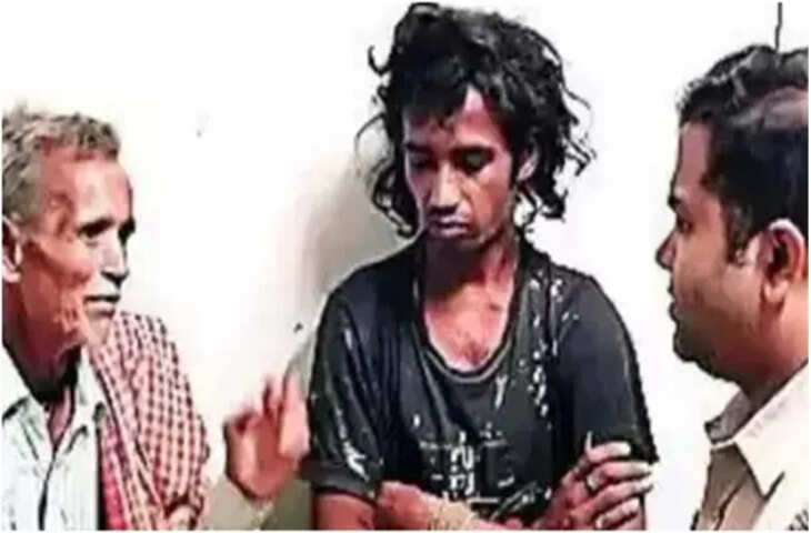 &ldquo;मृत घोषित टीचर जिंदा मिला!&rdquo; बांग्लादेश सीमा के पास पेड़ के नीचे बैठा मिला लापता शिक्षक, सोशल मीडिया से खुला रहस्य