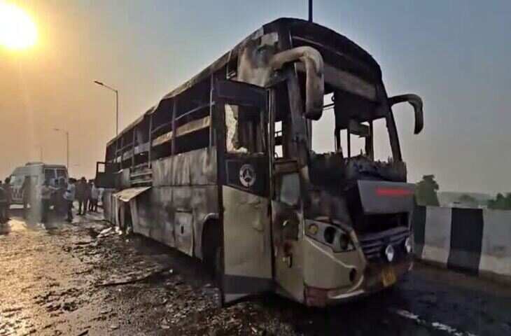 बिहार बवाल में 40 यात्रियों को बस से उतारकर लगाई आग, थाने पर भी भीड़ का धावा; 11 पुलिसकर्मियों ने भागकर बचाई जान