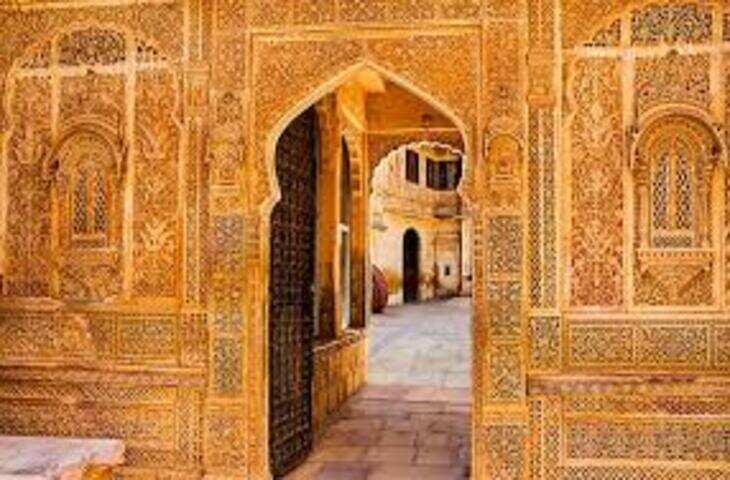 जैसलमेर के घरों में मिनी मंदिरों का बढ़ा ट्रेंड, आधुनिक स्टाइलिश डिजाइनों की मांग तेज