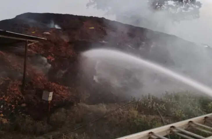 छिंदवाड़ा की गुड़ फैक्ट्री में लगी भीषण आग, 150 पाइप और स्प्रिंकलर नोजल जलकर खराब