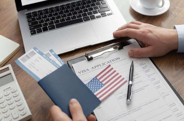 US Visa Rules: अमेरिका में विदेशी छात्रों की नौकरी पर संकट, ₹40 हजार की जगह $100K चार्ज वसूलने की तैयारी