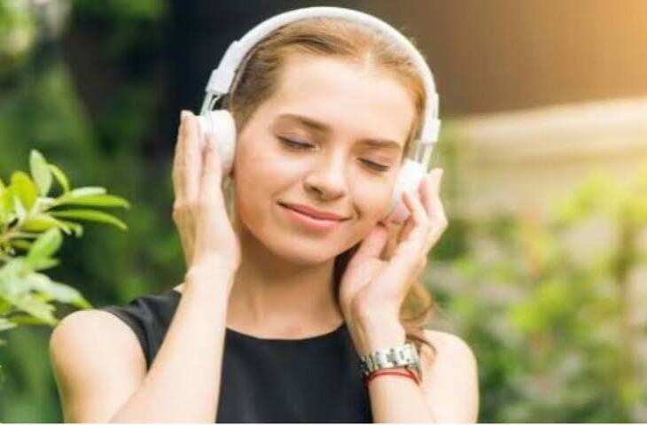 ANC Headphones: Noise Cancelling हेडफोन इस्तेमाल करने से पहले जान लें ये जरूरी बातें, सड़क पर बरतें सावधानी