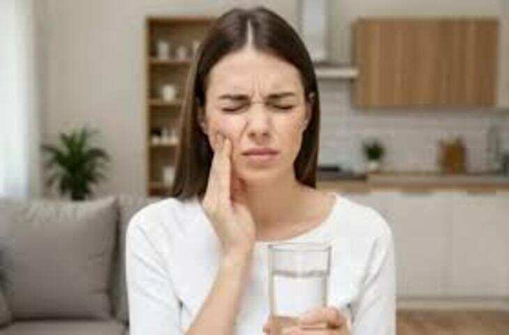 दांतों में झनझनाहट से छुटकारा दिलाते हैं आयुर्वेद के ये उपाय, मसूढ़ों को भी बनाते हैं मजबूत