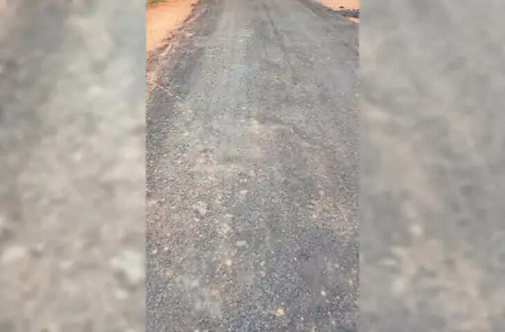 Sawai madhopur एक महीने पहले बनाई डामर सड़क से उखड़ने लगा डामर, लोगों को आवाजाही में परेशानी