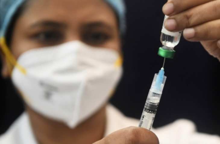 Delhi HC ने कोविड वैक्सीन की बूस्टर खुराक पर केंद्र से मांगा जवाब