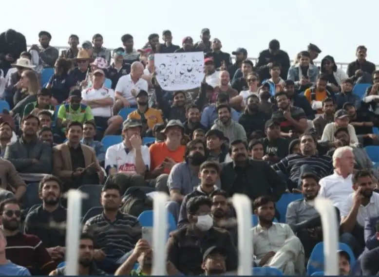 PAK VS ENG TEST pakistani woman fan dancing--11111122211111.JPG