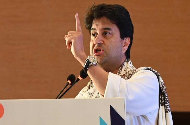 Sanchar Saathi एप को लेकर विपक्ष के हंगामे के बाद&nbsp;केंद्रीय मंत्री का बड़ा बयान, 'अनिवार्य नहीं....'