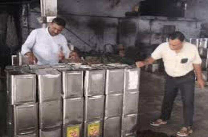 चाकसू में खाद्य तेल व्यापारी पर CMHO टीम का छापा, 1155 किलो मिलावटी सरसों का तेल जब्त
