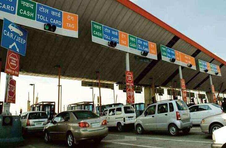 गाड़ी चलाने वालों के लिए बड़ा झटका! कई टोल प्लाजा पर बढ़ा टोल टैक्स, जाने आपकी जेब पर पड़ेगा कितना असर?