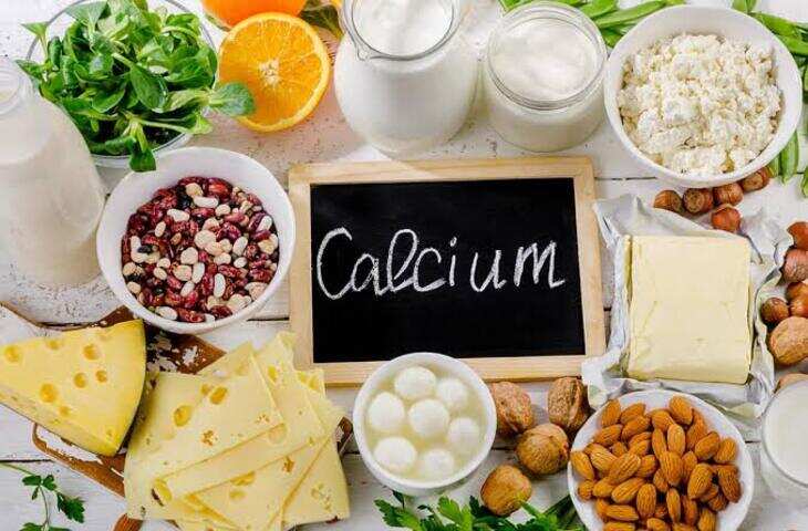 Calcium Rich Foods: हड्डियों की कमजोरी होगी दूर! दूध से ज्यादा कैल्शियम वाले इन 6 देसी फूड्स को डाइट में करें शामिल​​​​​​​