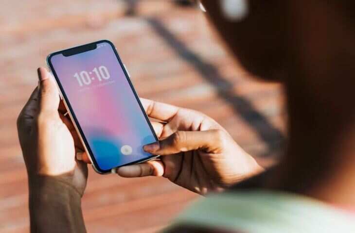 सावधान! कहीं आप तो नहीं चला रहे&nbsp;एक्सपायरी डेट वाला फोन ? जानिए कैसे करे खुद पता और क्या होते है नुकसान&nbsp;