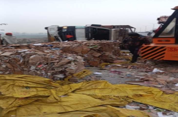 Noida : ट्रक और पिकअप वाहन में हुई भीषण टक्कर, 1 शख्स की मौके पर मौत, 2 अन्य घायल !