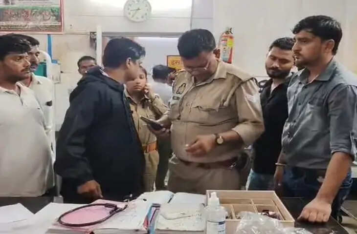 इटावा में सड़क हादसे में पत्रकार की मौत, बाइक पर लिखे &lsquo;प्रेस&rsquo; और बैग में मिले कार्ड से हुई पहचान