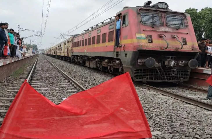 रेलवे ट्रैक पर रोक दी ट्रेन? पूजा के वीडियो ने खड़े किए सुरक्षा पर सवाल