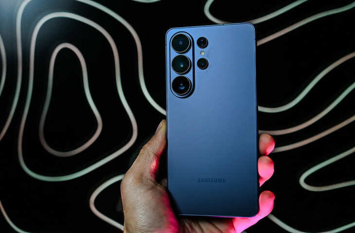 Samsung Price Hike: फोन-टैबलेट खरीदने वालों की बढ़ेगी टेंशन, सितंबर से बढ़ सकते हैं दाम; जानें क्या है वजह