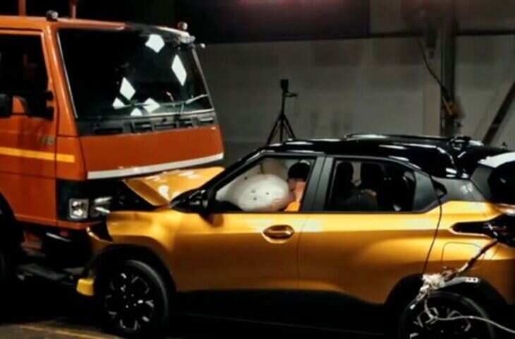 नई टाटा पंच और ट्रक के बीच हुई जोरदार टक्कर! जाने सुरक्षा मानकों पर कितनी खरी उतरी कार, मिले इतने स्टार&nbsp;