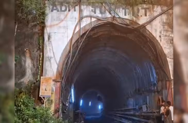 Chamoli Tunnel Accident: टनल का हिस्सा धंसा, मलबे में फंसे मजदूरों की तलाश जारी; 13 का हुआ सुरक्षित रेस्क्यू