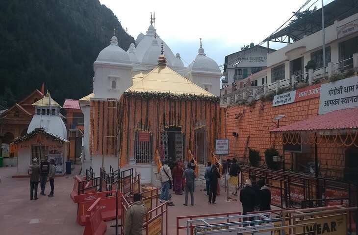 उत्तराखंड में चारधाम यात्रा का शुभारंभ, वीडियो में देंखे गंगोत्री-यमुनोत्री के कपाट खुले, श्रद्धालुओं में उत्साह