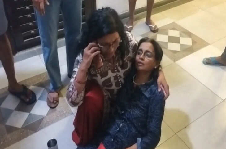 ग्रेटर नोएडा वेस्ट की हिमालय प्राइड सोसाइटी में लिफ्ट फंसी, महिला 20 मिनट तक अंदर रही परेशान