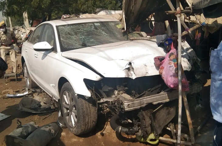 Jhunjhunu में बिजली पोल की कार से टक्कर में  कार सवार दो लोग घायल