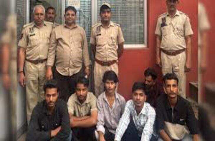 जयपुर में फिल्मी स्टाइल किडनैपिंग: युवक को मारपीट कर कार में डाला, वीडियो में देंखे पुलिस शिकायत की जानकारी मिलते ही रोड किनारे छोड़कर फरार