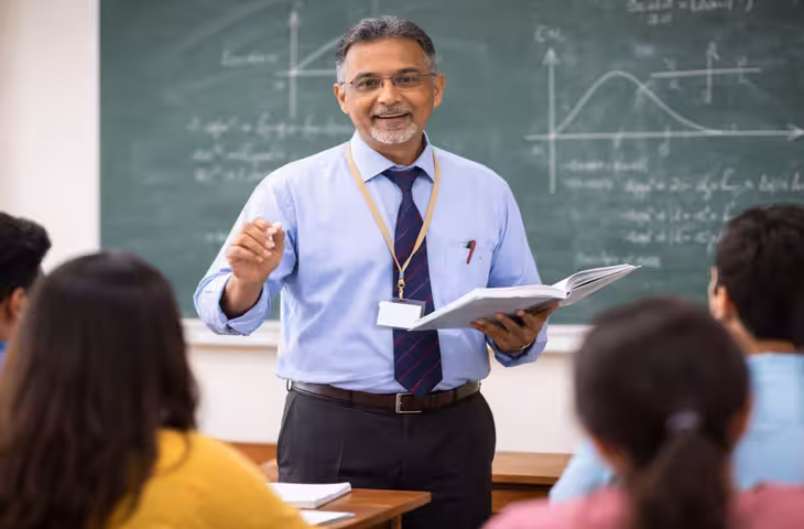असिस्टेंट प्रोफेसर भर्ती: योग्यता, उम्र सीमा और सैलरी... जानें यूपी की इस नई वैकेंसी की हर बात
