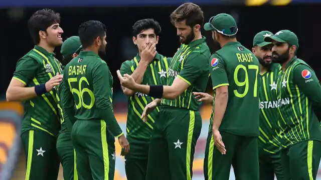 टीम इंडिया को वर्ल्ड कप से पहले आकाश चोपडा ने दी चेतावनी, कहा- शाहीन शाह अफरीदी नहीं इस PAK गेंदबाज से रहना होगा सावधान