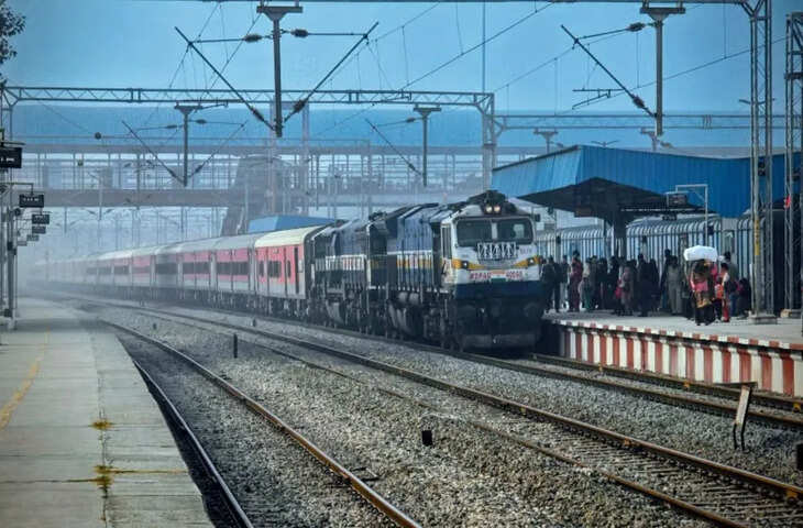 भारत का इकलौता रेलवे प्लेटफॉर्म, जिसमें 14 फुटबॉल मैदान समा सकते हैं; गिनीज बुक में भी दर्ज है नाम