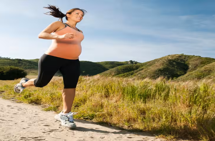 Pregnancy Care: गर्भावस्था में रोज वॉक करने से मिलते हैं ये 10 जबरदस्त फायदे, डॉक्टर भी देते हैं इसकी सलाह