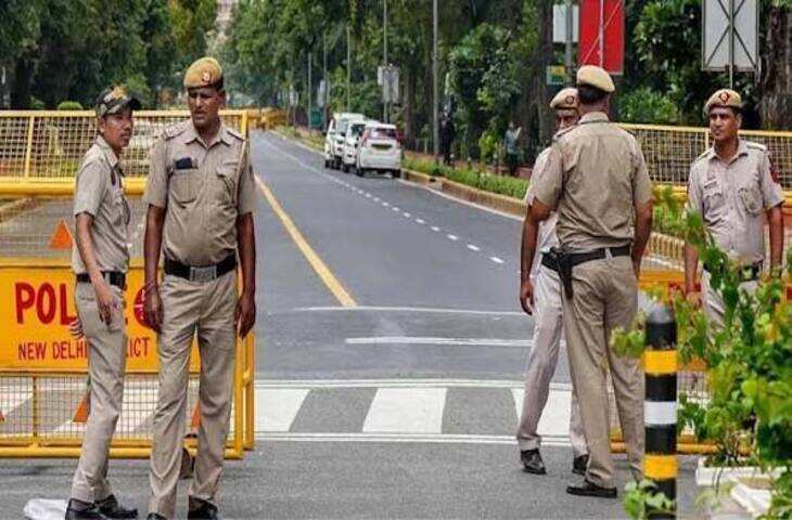 Delhi Traffic Alert: दशहरा पर दिल्ली में 3 घंटे ट्रैफिक डायवर्जन, इन प्रमुख सड़कों पर जाने से पहले पढ़ें एडवाइजरी