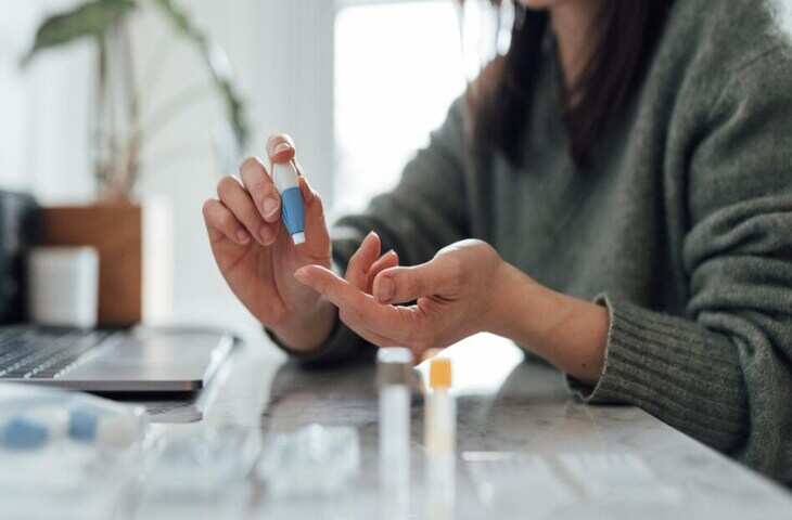 Diabetes Tips: सुबह खाली पेट इन चीजों का सेवन करने से ब्लड शुगर रहेगा कंट्रोल, जानें एक्सपर्ट क्या कहते हैं